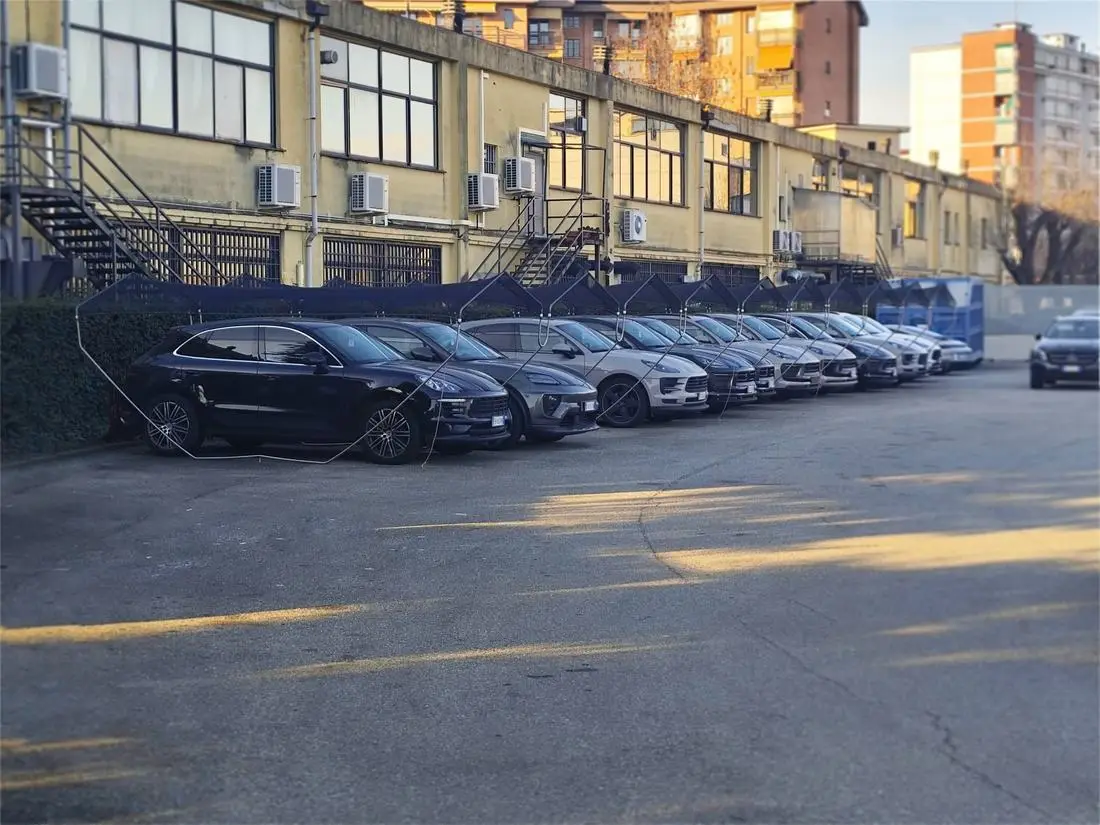 Faut-il un permis de construire pour une protection anti-grêle de parking ?